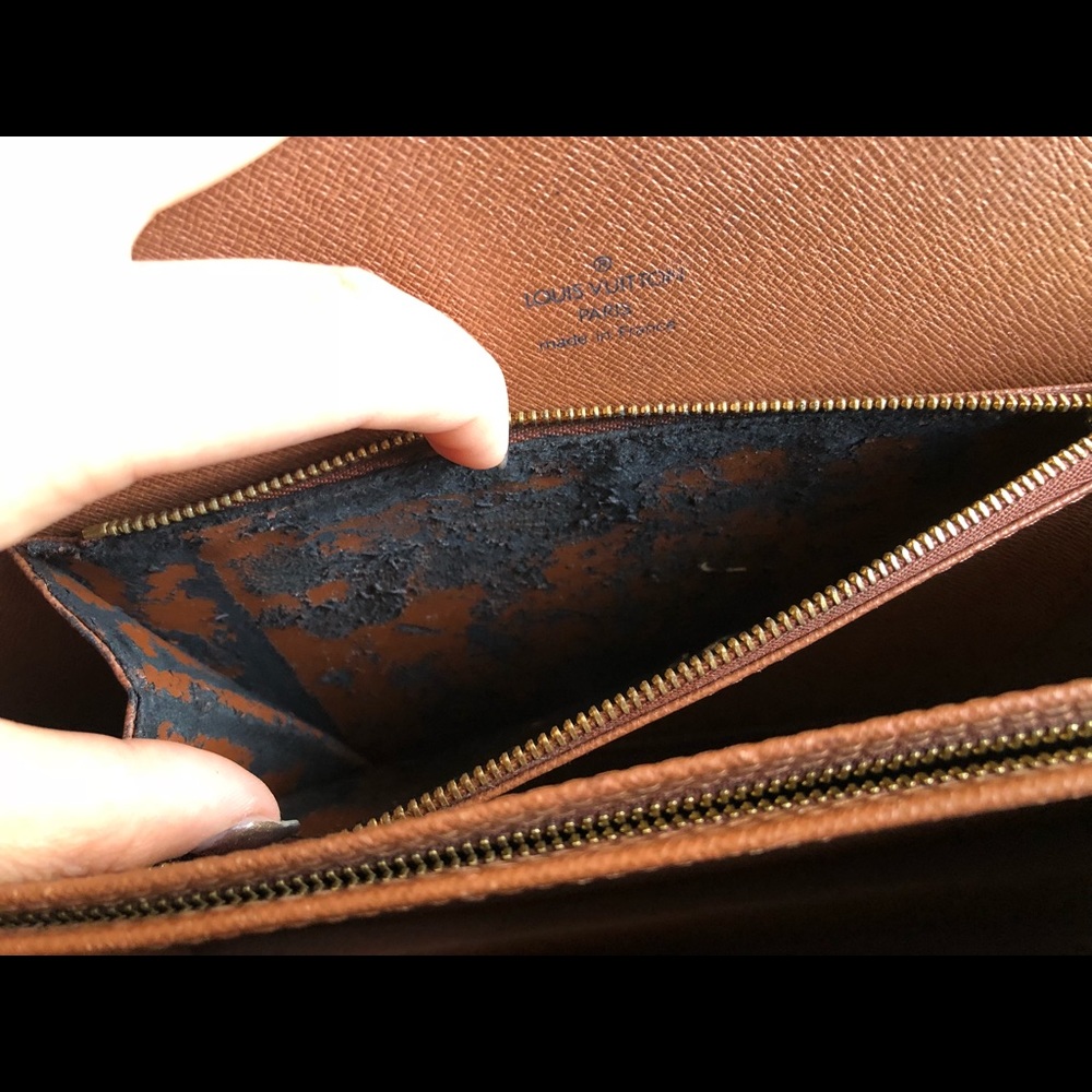 ๐ฏ Authentic Louis Vuitton Courcelles Body Bag ๐ - Picture 6 of 13